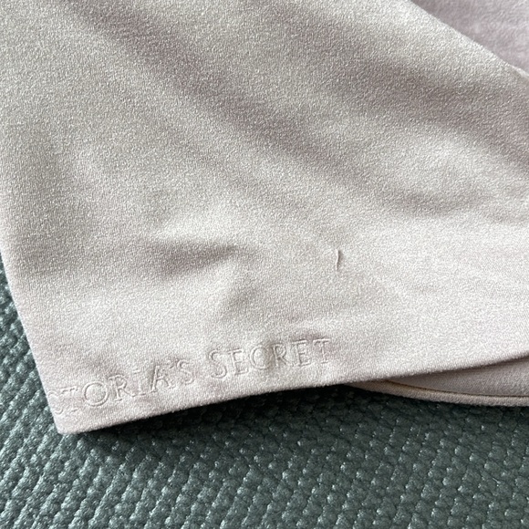 Victoria’s Secret Lined Demi - Picture 5 of 5